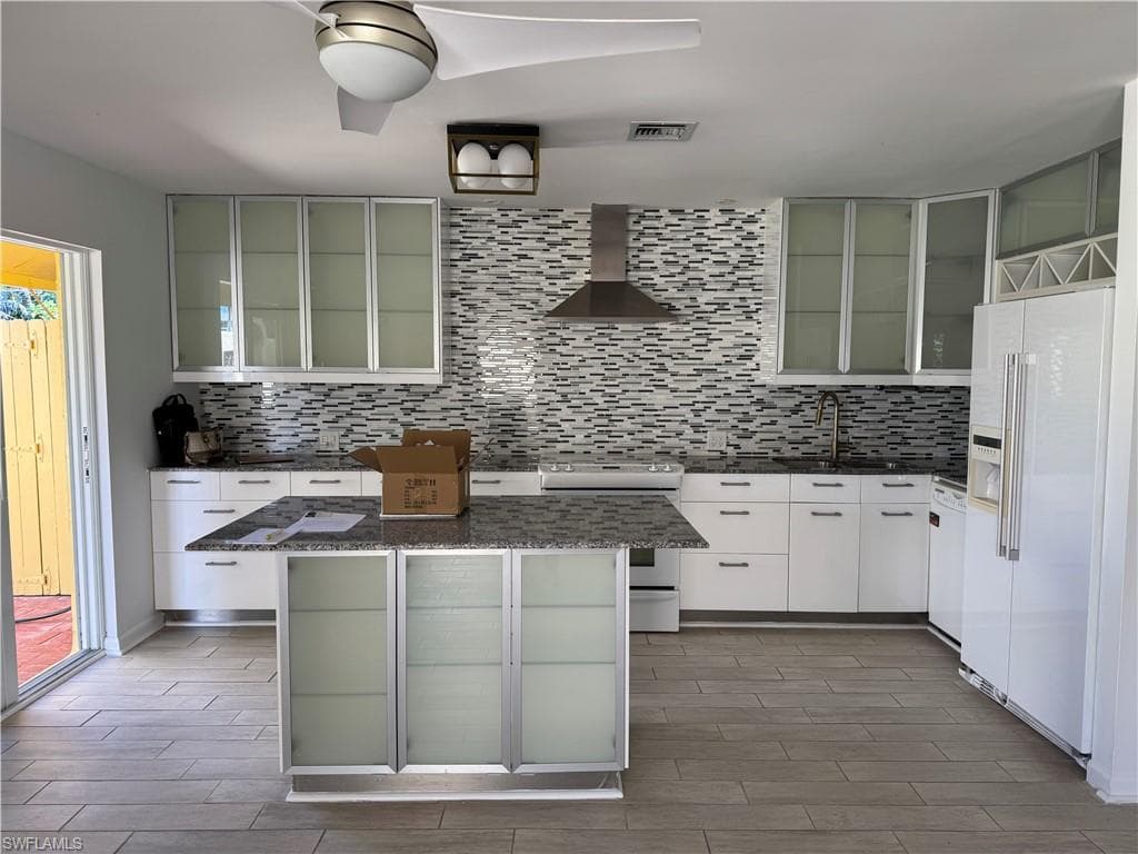 156 Harrison Rd J4, Naples, FL 34112-5