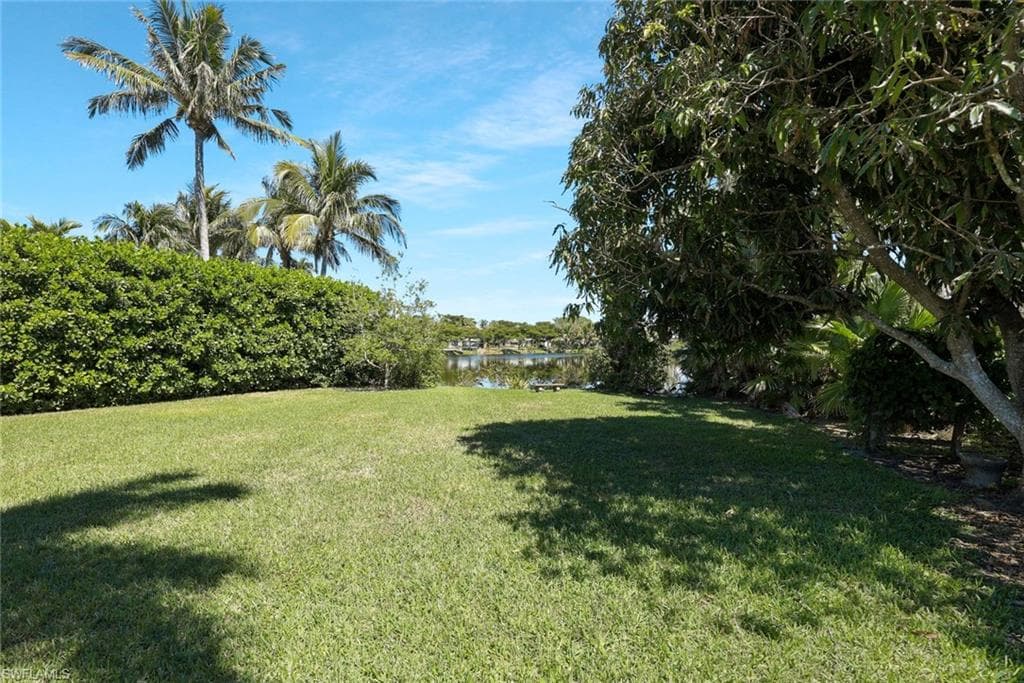 645 Bougainvillea Rd, Naples, FL 34102-10