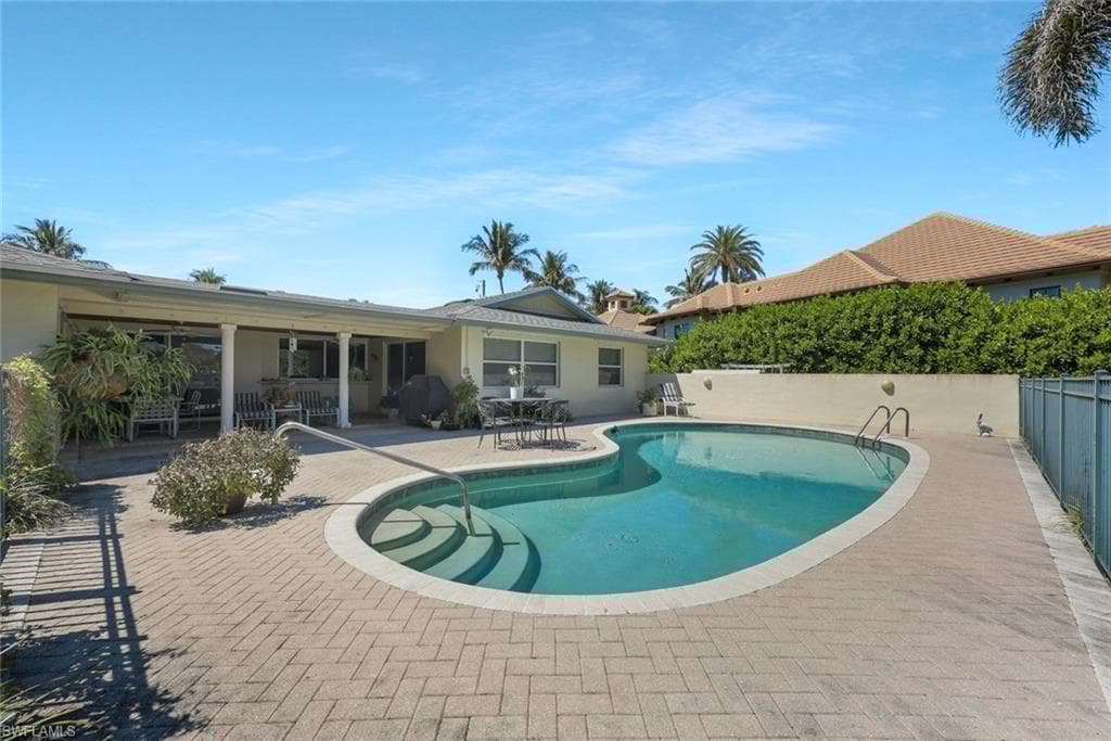 645 Bougainvillea Rd, Naples, FL 34102-15