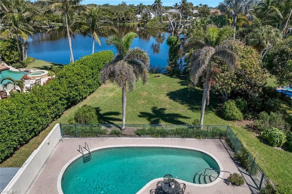 645 Bougainvillea Rd, Naples, FL 34102-2