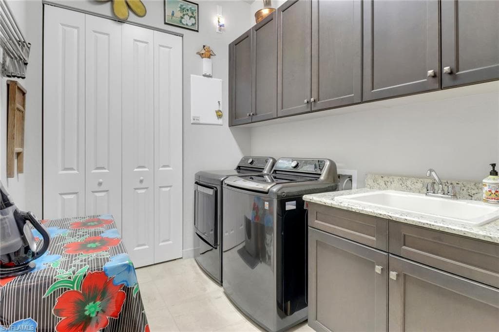 28589 Wharton Dr, Bonita Springs, FL 34135-32