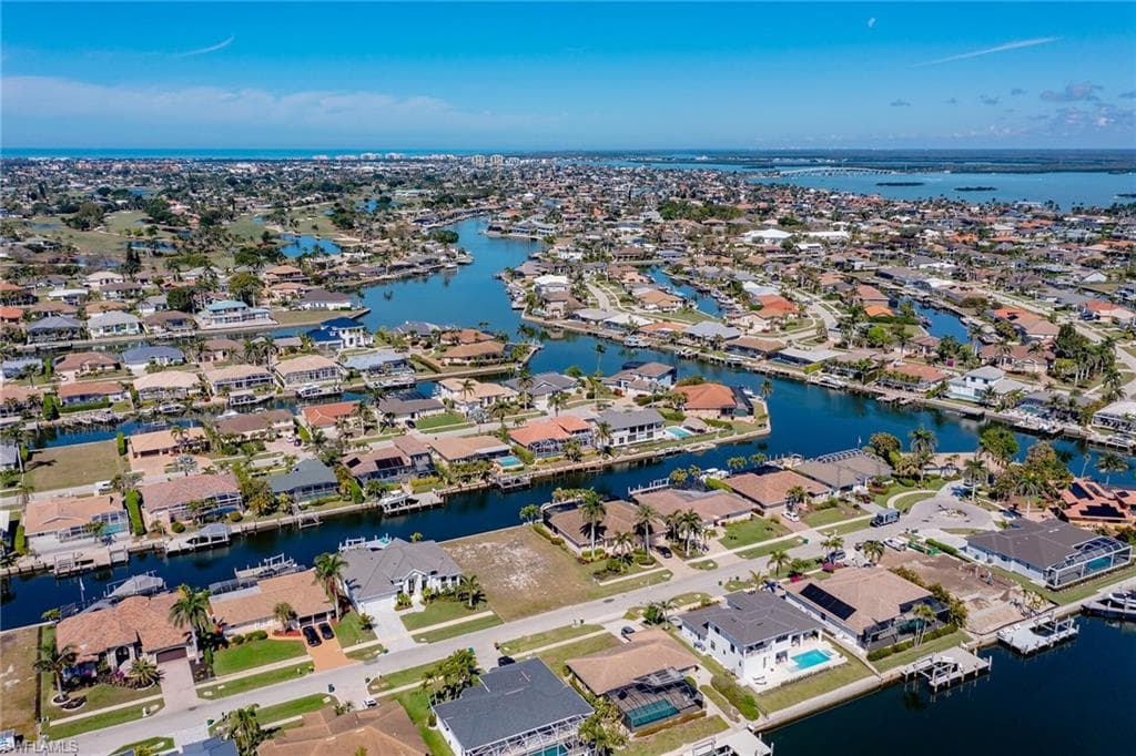 152 Gulfport Ct, Marco Island, FL 34145-12