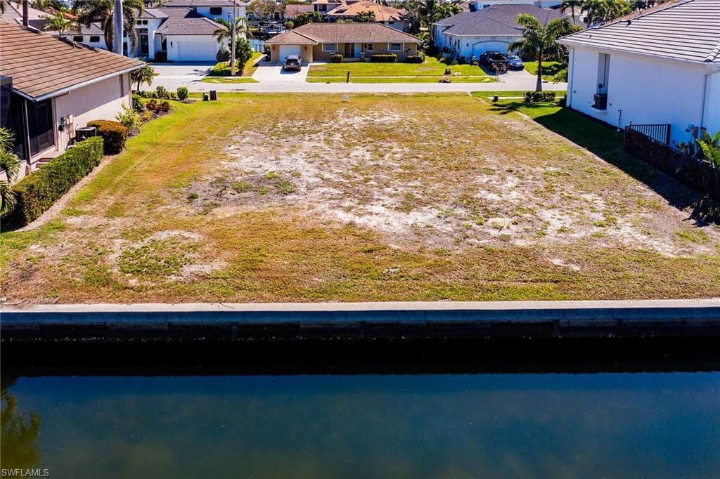 152 Gulfport Ct, Marco Island, FL 34145-2