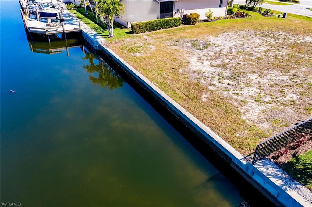 152 Gulfport Ct, Marco Island, FL 34145-3