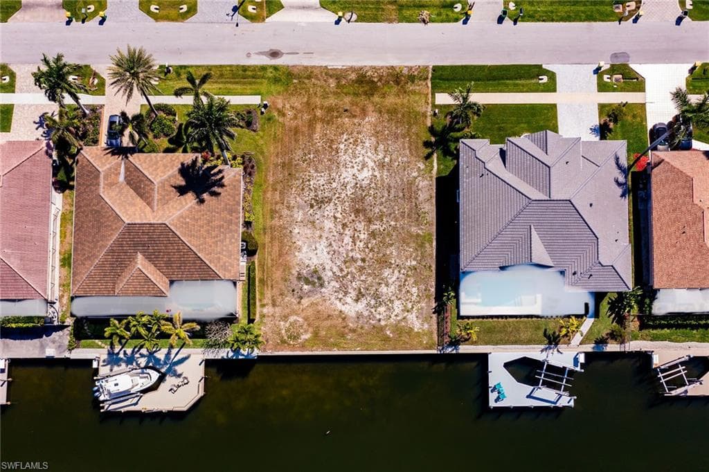 152 Gulfport Ct, Marco Island, FL 34145-6
