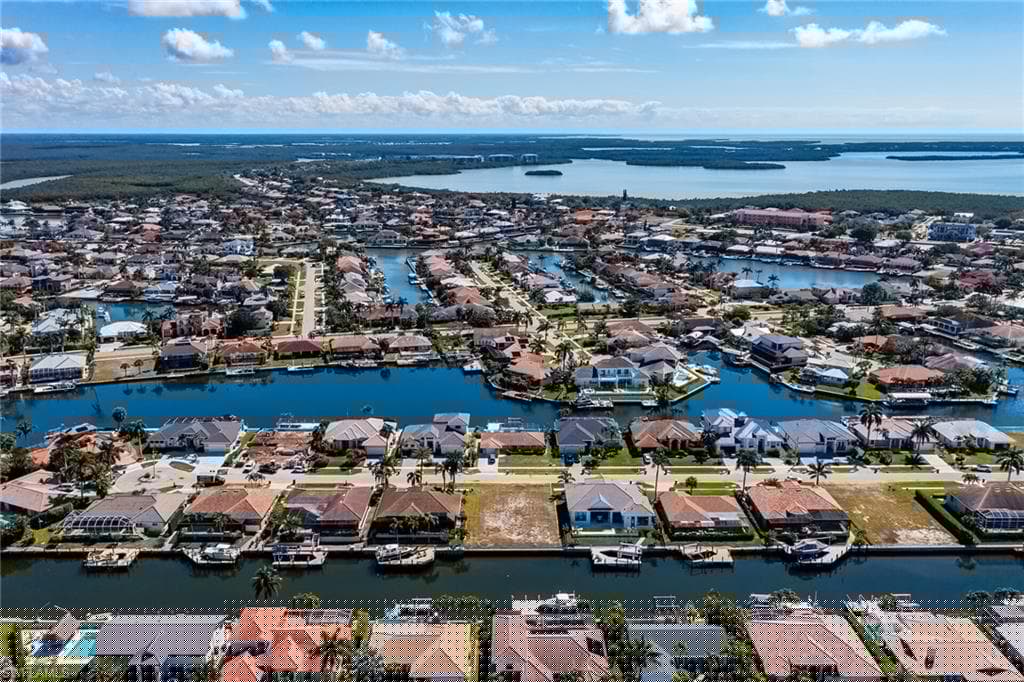 152 Gulfport Ct, Marco Island, FL 34145-7