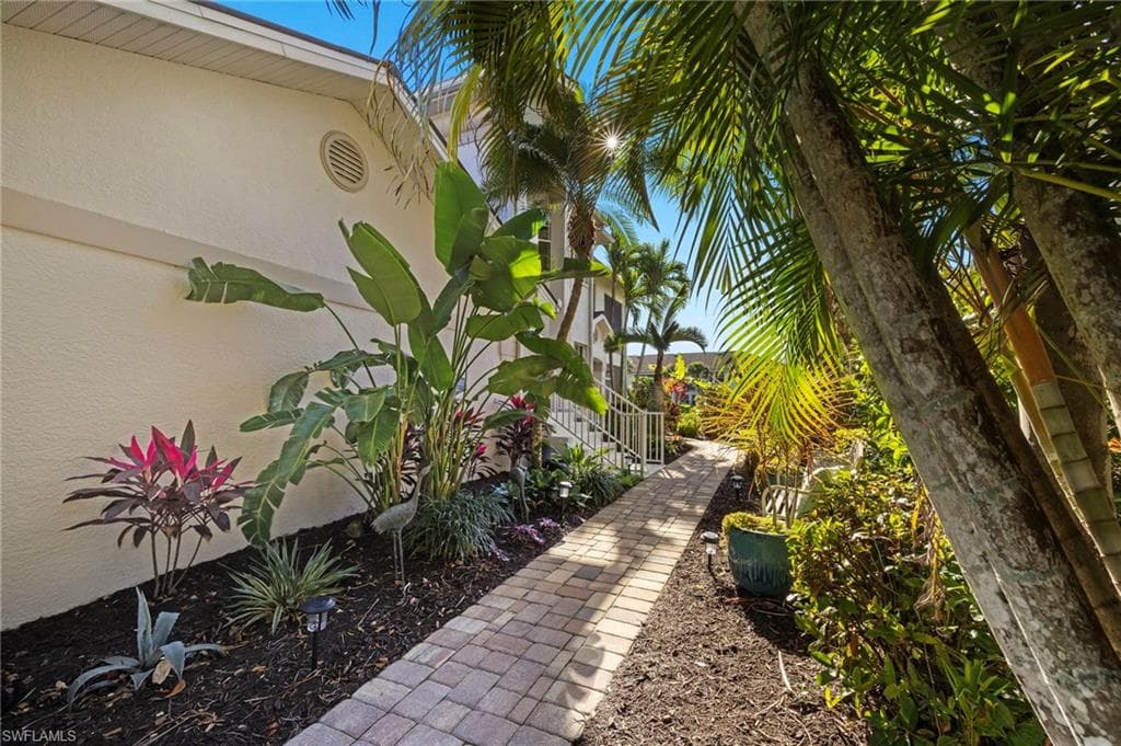 5065 Yacht Harbor Dr 203, Naples, FL 34112-28