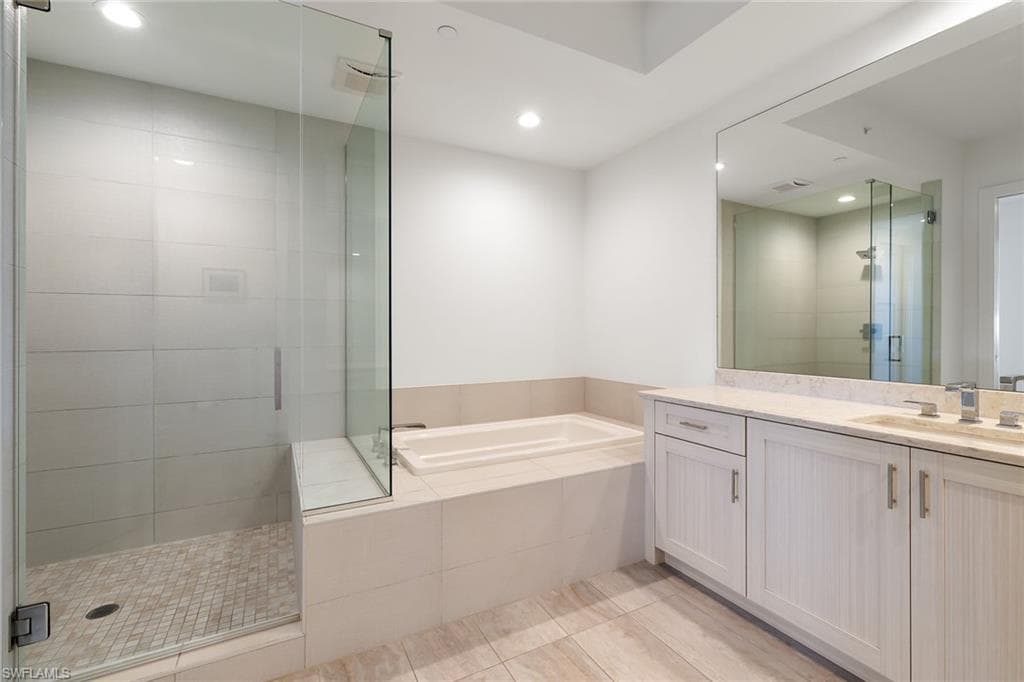1135 3rd Ave S 317, Naples, FL 34102-10