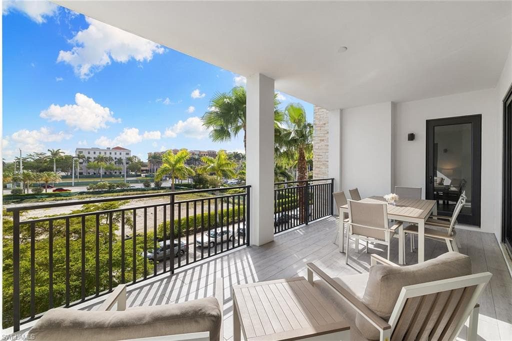 1135 3rd Ave S 317, Naples, FL 34102-14