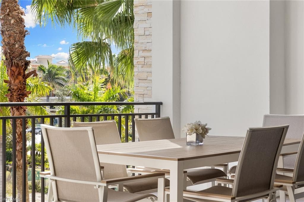 1135 3rd Ave S 317, Naples, FL 34102-15