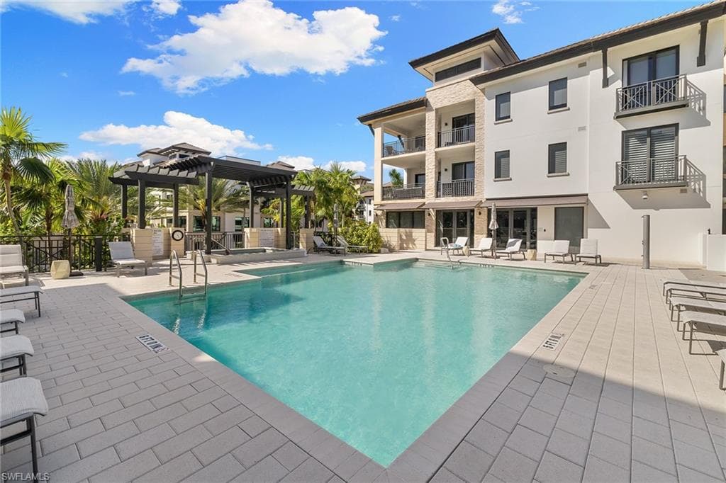 1135 3rd Ave S 317, Naples, FL 34102-17