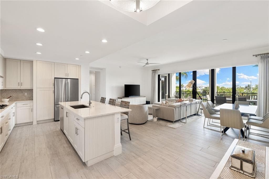 1135 3rd Ave S 317, Naples, FL 34102-3