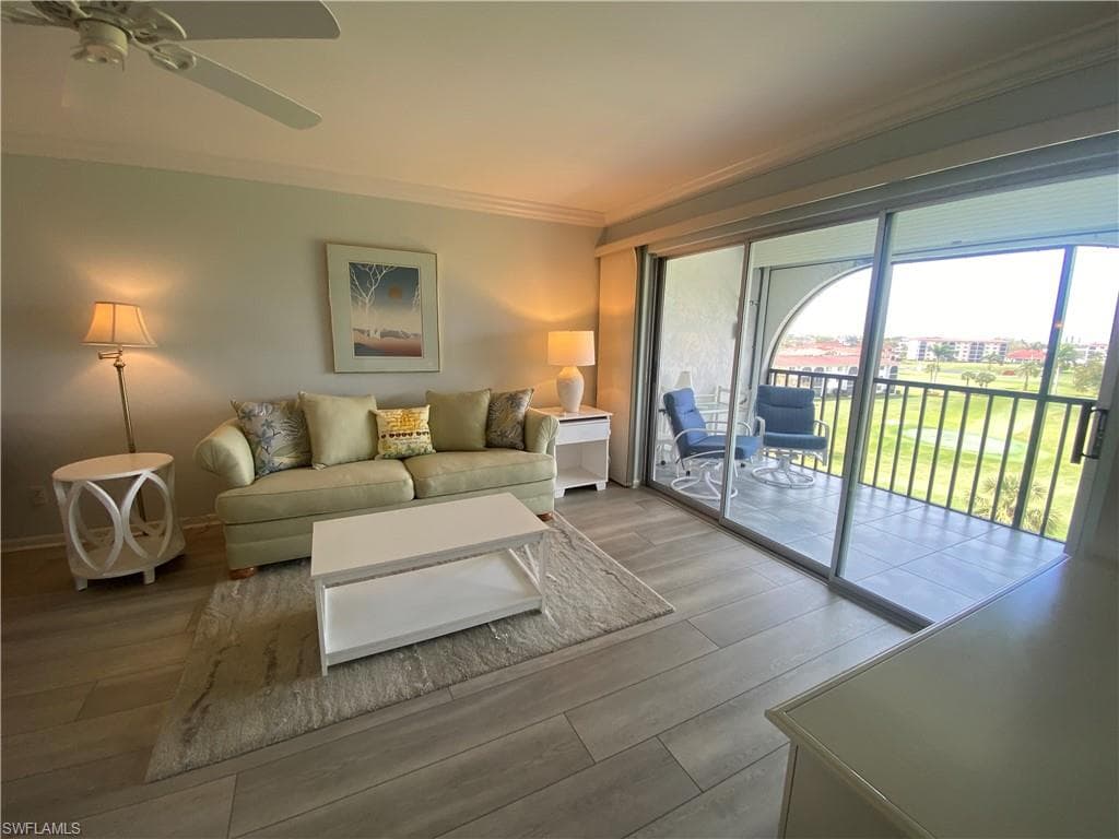 37 High Point Cir E 607, Naples, FL 34103-9