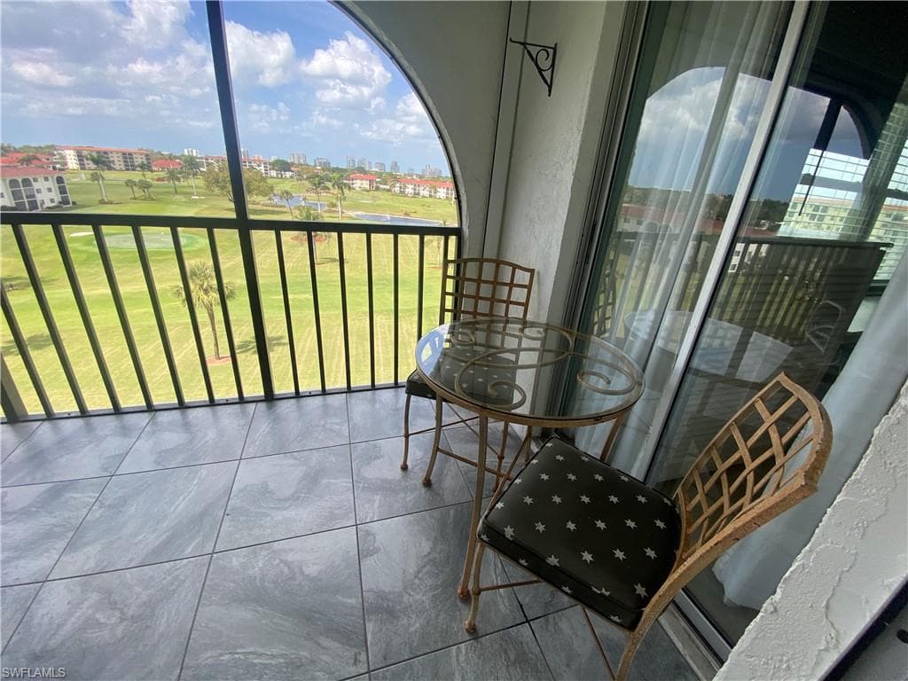 37 High Point Cir E 607, Naples, FL 34103-18