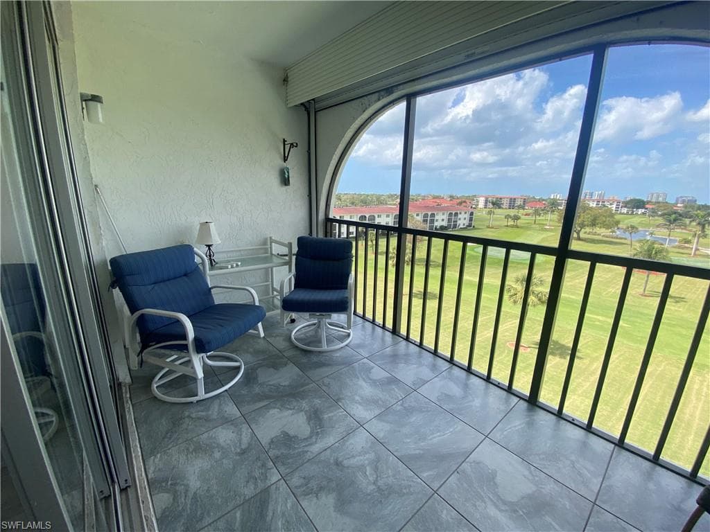 37 High Point Cir E 607, Naples, FL 34103-19