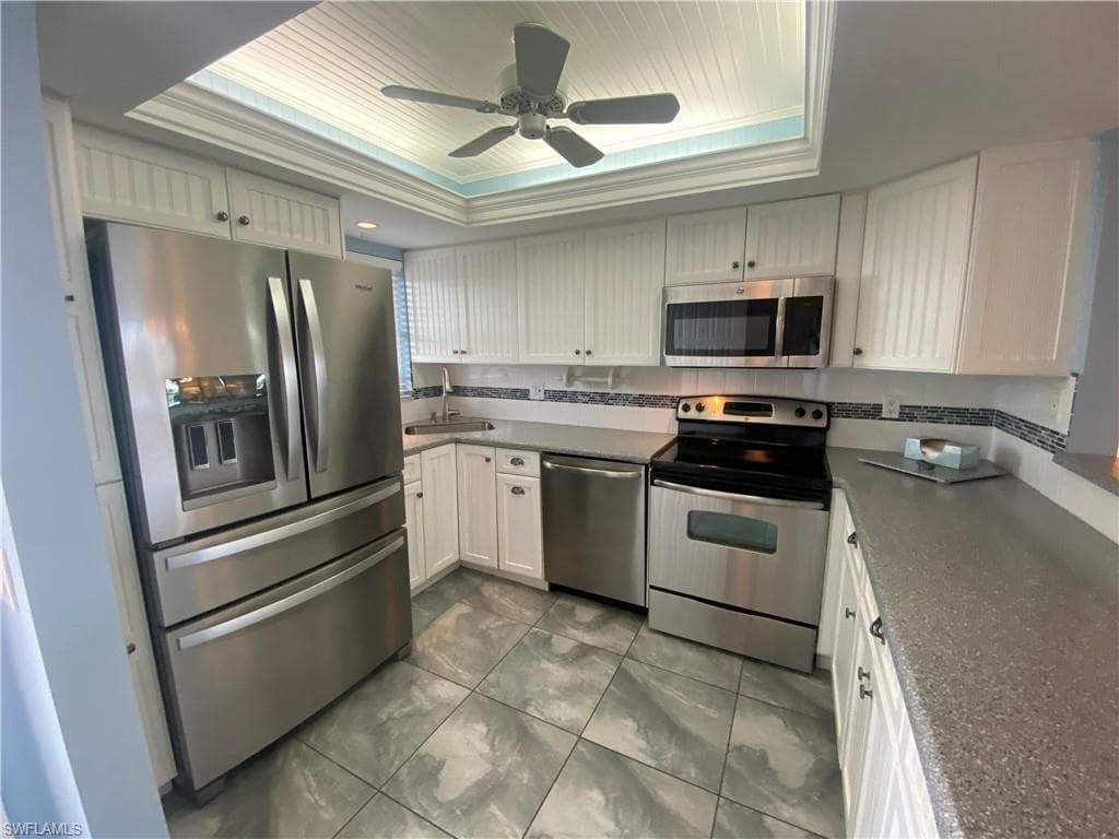 37 High Point Cir E 607, Naples, FL 34103-3