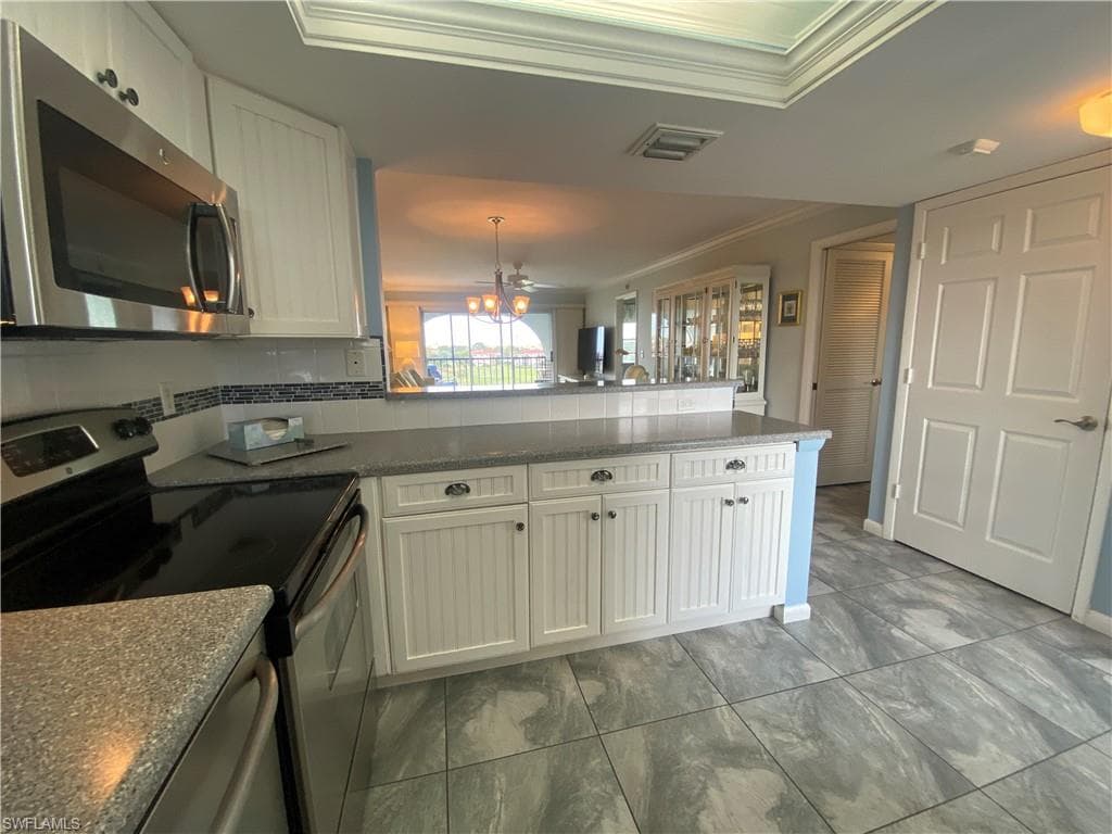 37 High Point Cir E 607, Naples, FL 34103-4