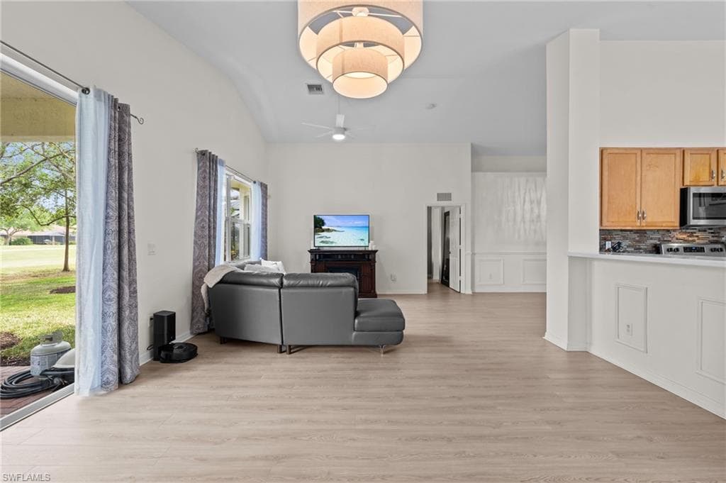 1905 Par Dr, Naples, FL 34120-10