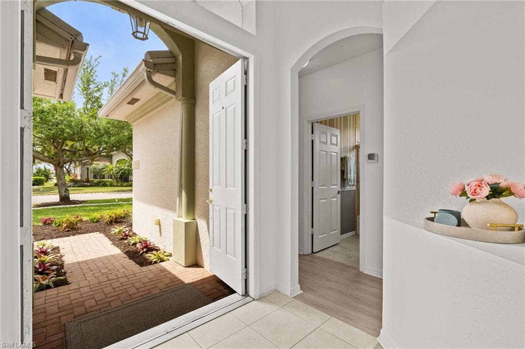 1905 Par Dr, Naples, FL 34120-3