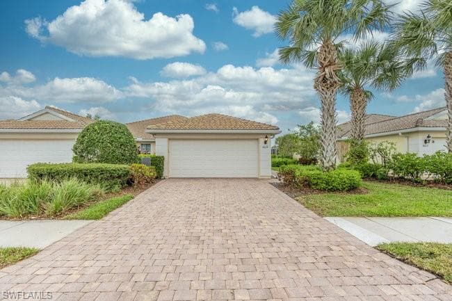 8619 Genova Ct, Naples, FL 34114-2