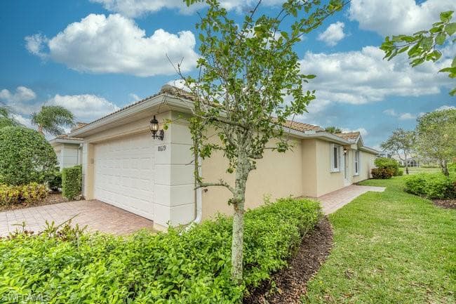 8619 Genova Ct, Naples, FL 34114-3