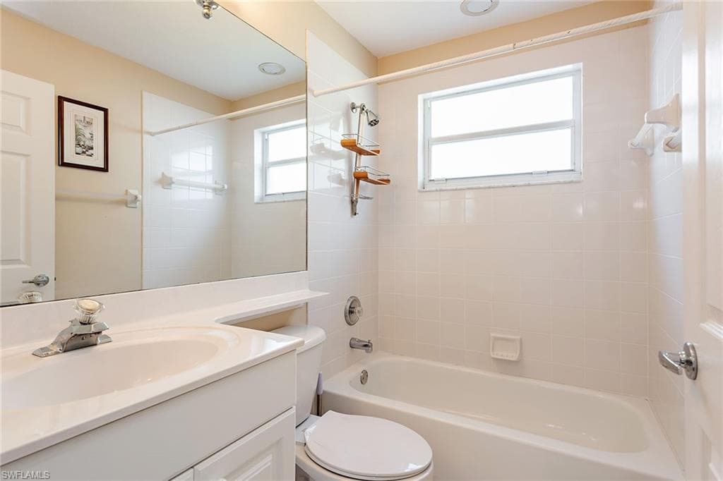 1110 Partridge Cir 202, Naples, FL 34104-11