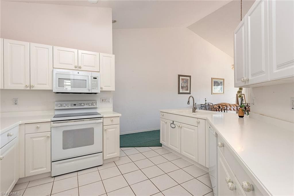 1110 Partridge Cir 202, Naples, FL 34104-7