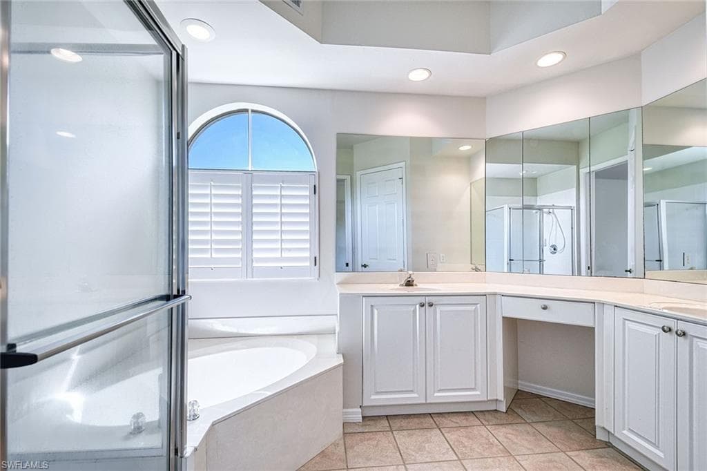 1530 Clermont Dr G305, Naples, FL 34109-9