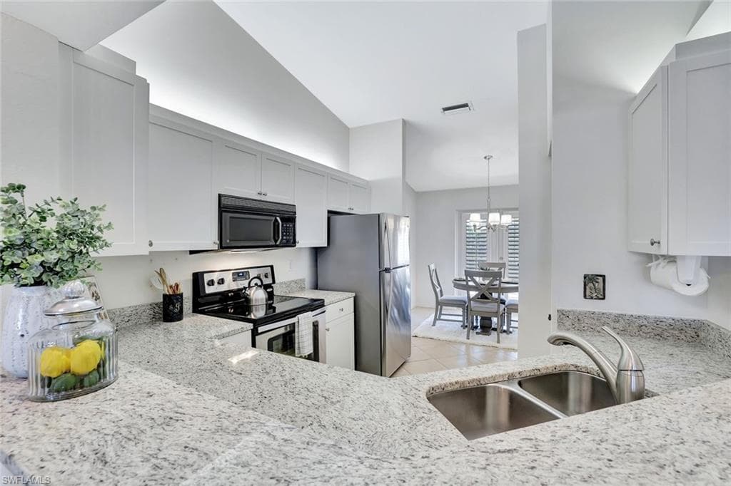 818 Tanbark Dr 202, Naples, FL 34108-10