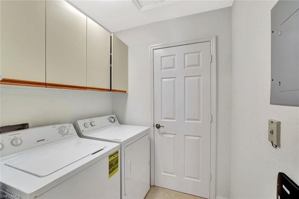 818 Tanbark Dr 202, Naples, FL 34108-21