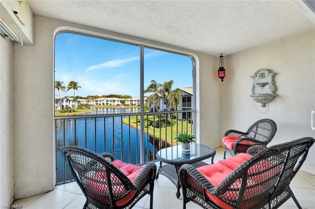 818 Tanbark Dr 202, Naples, FL 34108-23