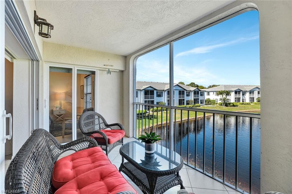 818 Tanbark Dr 202, Naples, FL 34108-24