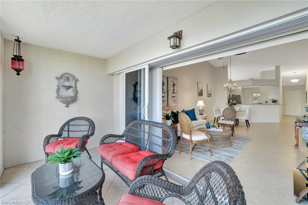 818 Tanbark Dr 202, Naples, FL 34108-25