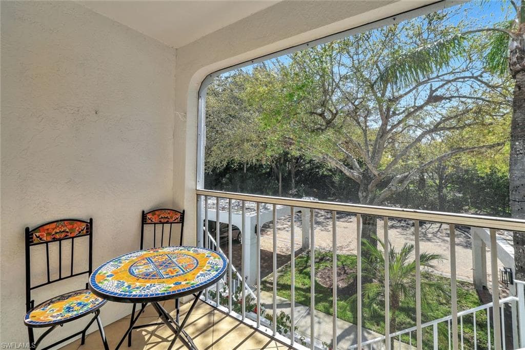 818 Tanbark Dr 202, Naples, FL 34108-26