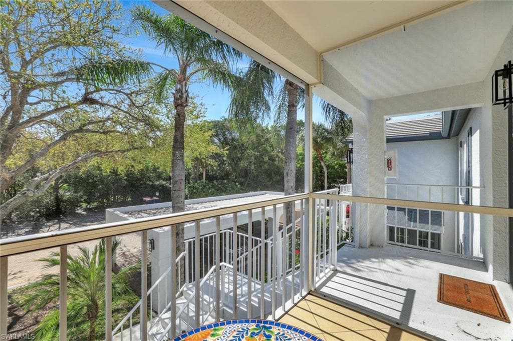 818 Tanbark Dr 202, Naples, FL 34108-27