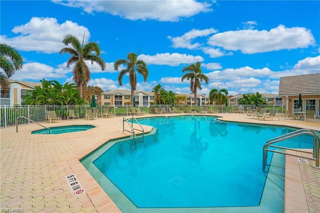 818 Tanbark Dr 202, Naples, FL 34108-33