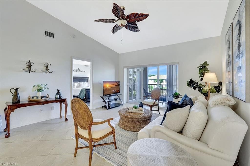 818 Tanbark Dr 202, Naples, FL 34108-6