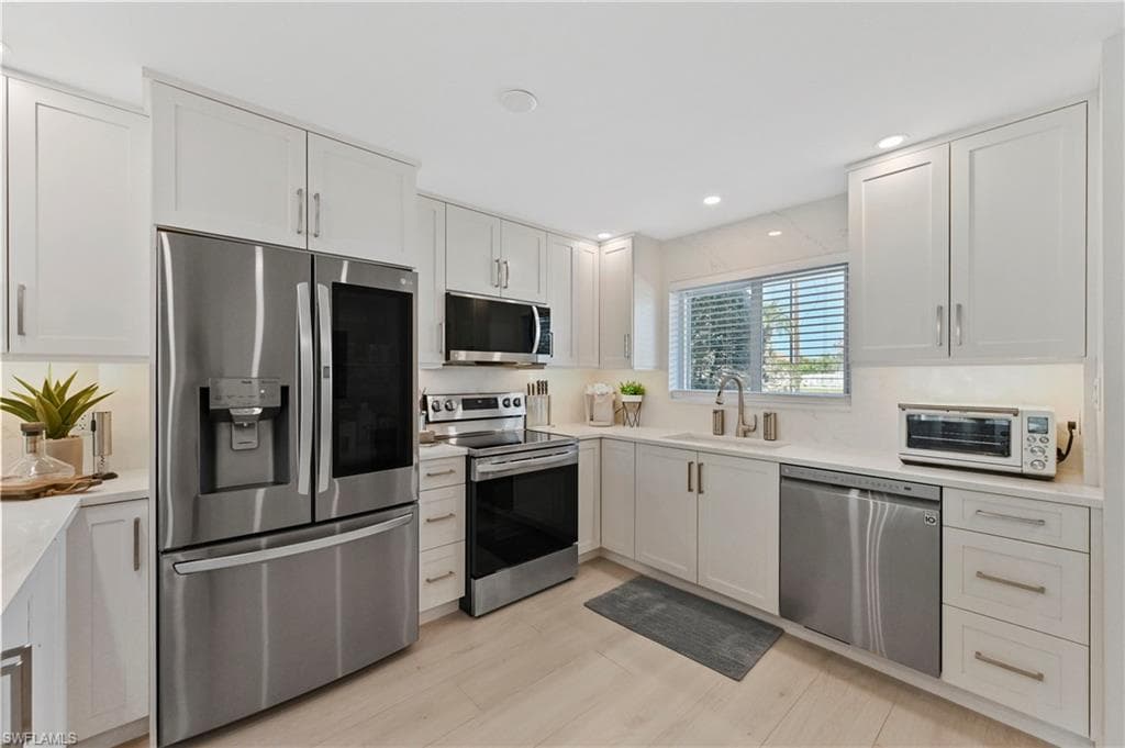 1686 Blue Point Ave B5, Naples, FL 34102-9