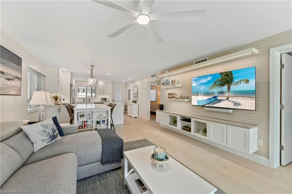 1686 Blue Point Ave B5, Naples, FL 34102-25