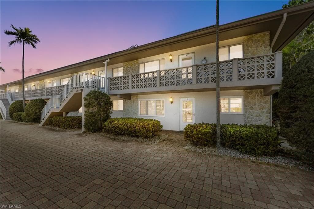 1686 Blue Point Ave B5, Naples, FL 34102-2