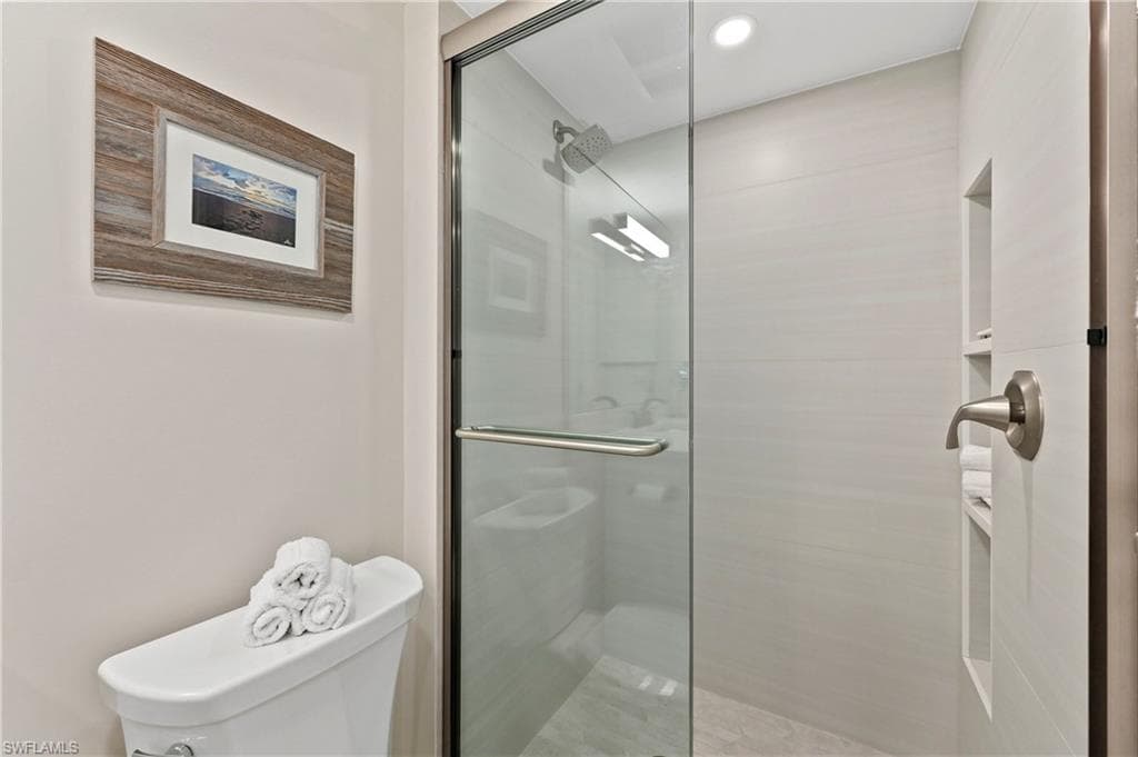 1686 Blue Point Ave B5, Naples, FL 34102-29