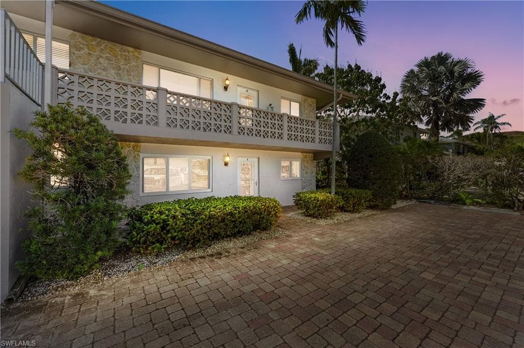1686 Blue Point Ave B5, Naples, FL 34102-3