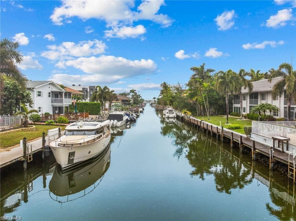 1686 Blue Point Ave B5, Naples, FL 34102-40