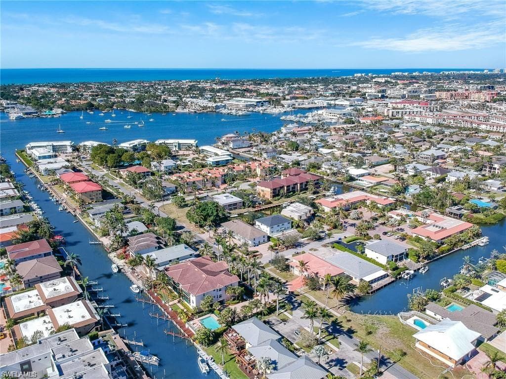 1686 Blue Point Ave B5, Naples, FL 34102-42