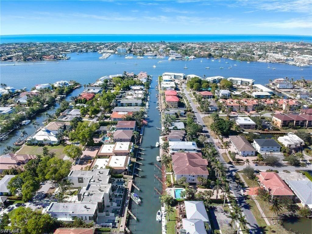 1686 Blue Point Ave B5, Naples, FL 34102-43