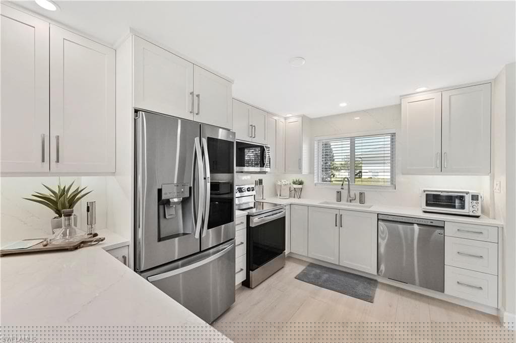 1686 Blue Point Ave B5, Naples, FL 34102-7