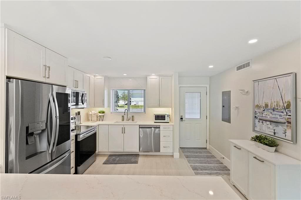 1686 Blue Point Ave B5, Naples, FL 34102-8
