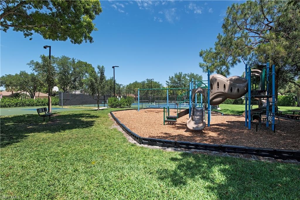 6819 Old Banyan Way, Naples, FL 34109-16