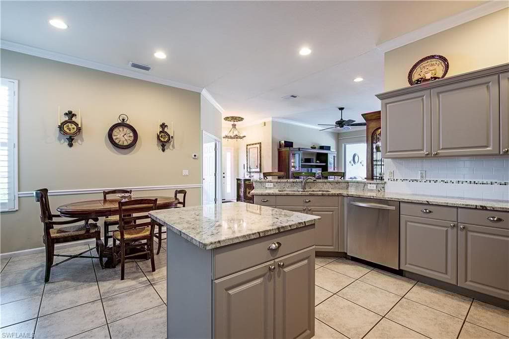 6819 Old Banyan Way, Naples, FL 34109-4