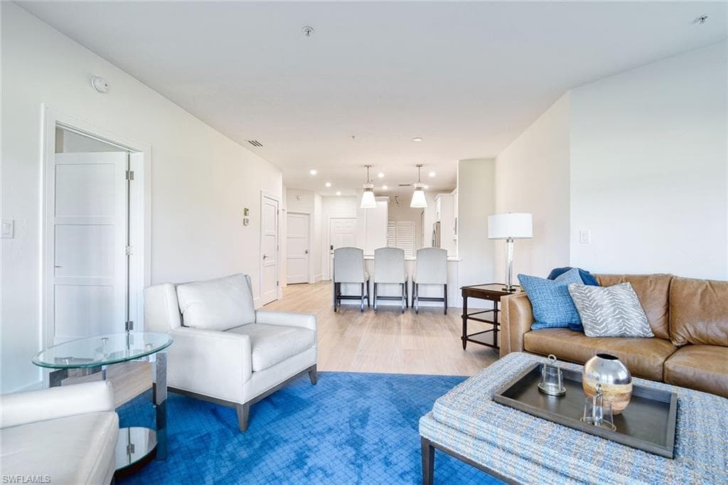 220 Vintage Cir B103, Naples, FL 34119-4
